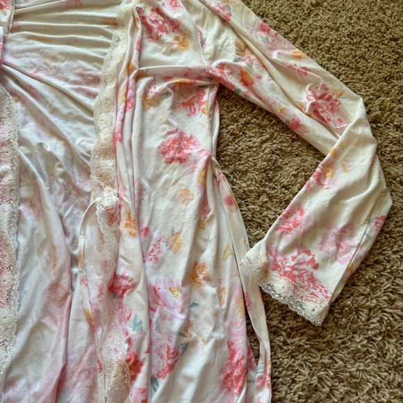 Womens medium large Victoria secret flower robe - Picture 4 of 6